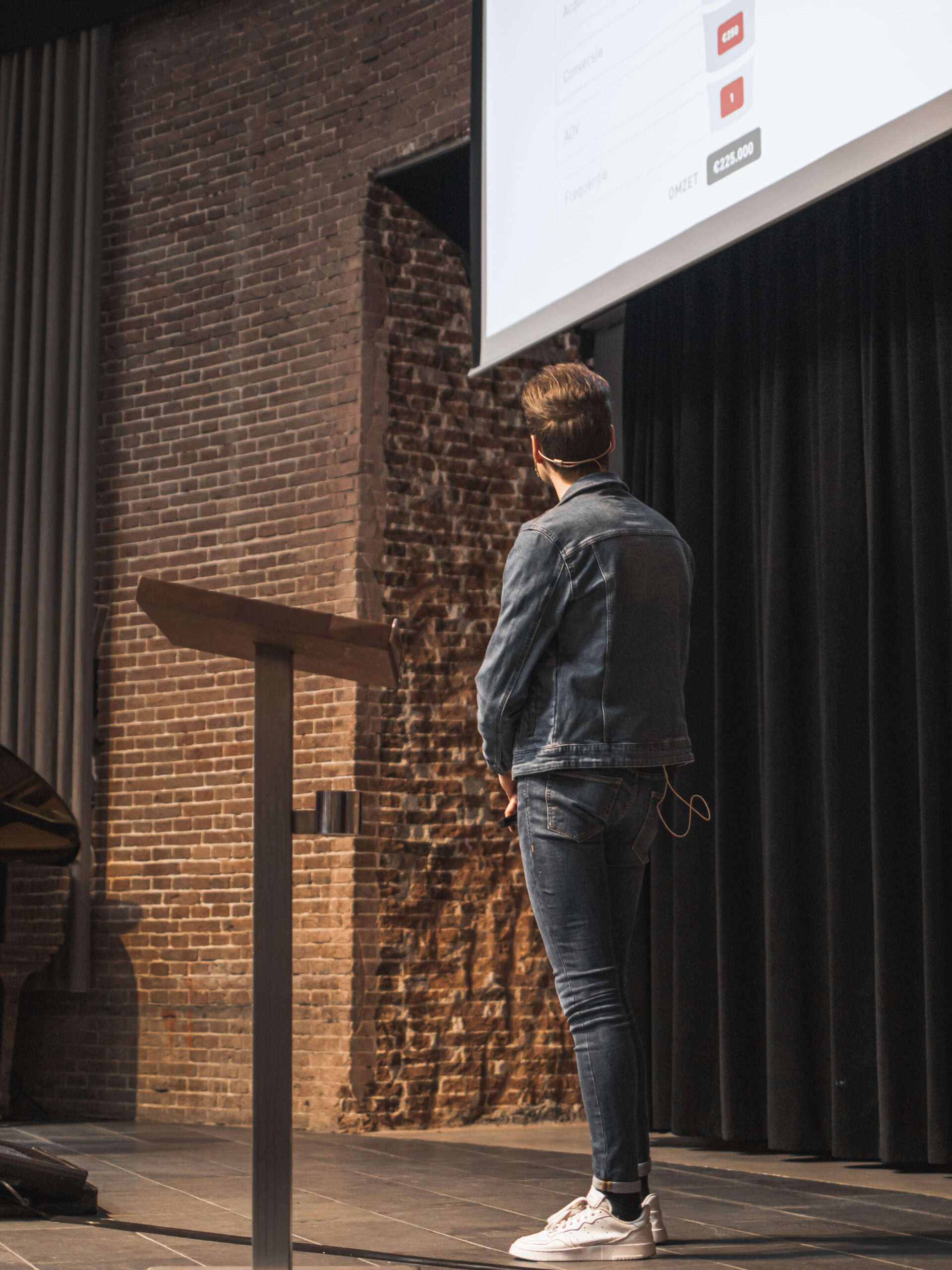 Robin Hendriksen Digital Marketing Behind Image